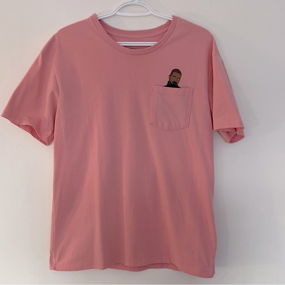 (UNISEX) Drake T-Shirt Short Sleeve with puppy front pocket pink - Picture 1 of 6
